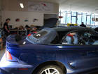 Ford Mustang IV CK-Cabrio AKUSTIK-Luxus-Verdeck während der Montage